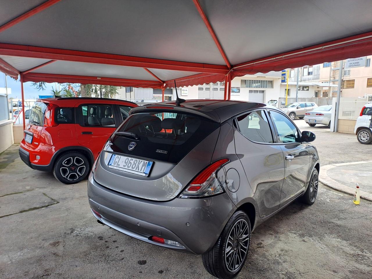 Lancia Ypsilon 1.0 FireFly 5 porte S&S Hybryd Gold