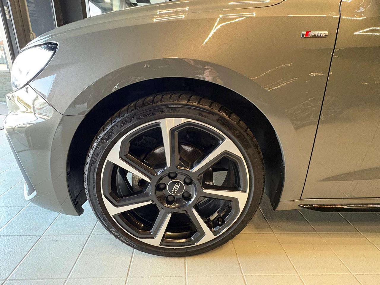 Audi A1 A1 SPB 30 1.0 tfsi Identity Black 116cv s-tronic