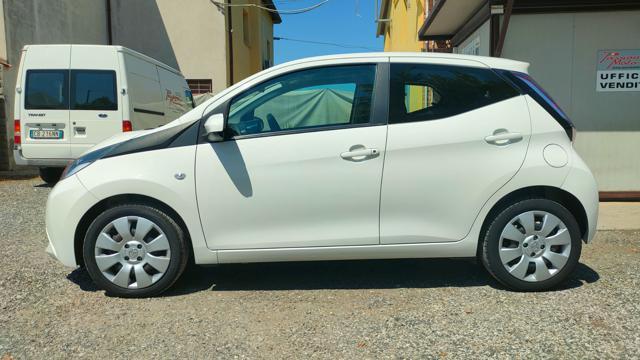 TOYOTA Aygo 1.0 VVT-i 69 CV 5P. x-cool 38000KM UN PROPRIETARIO