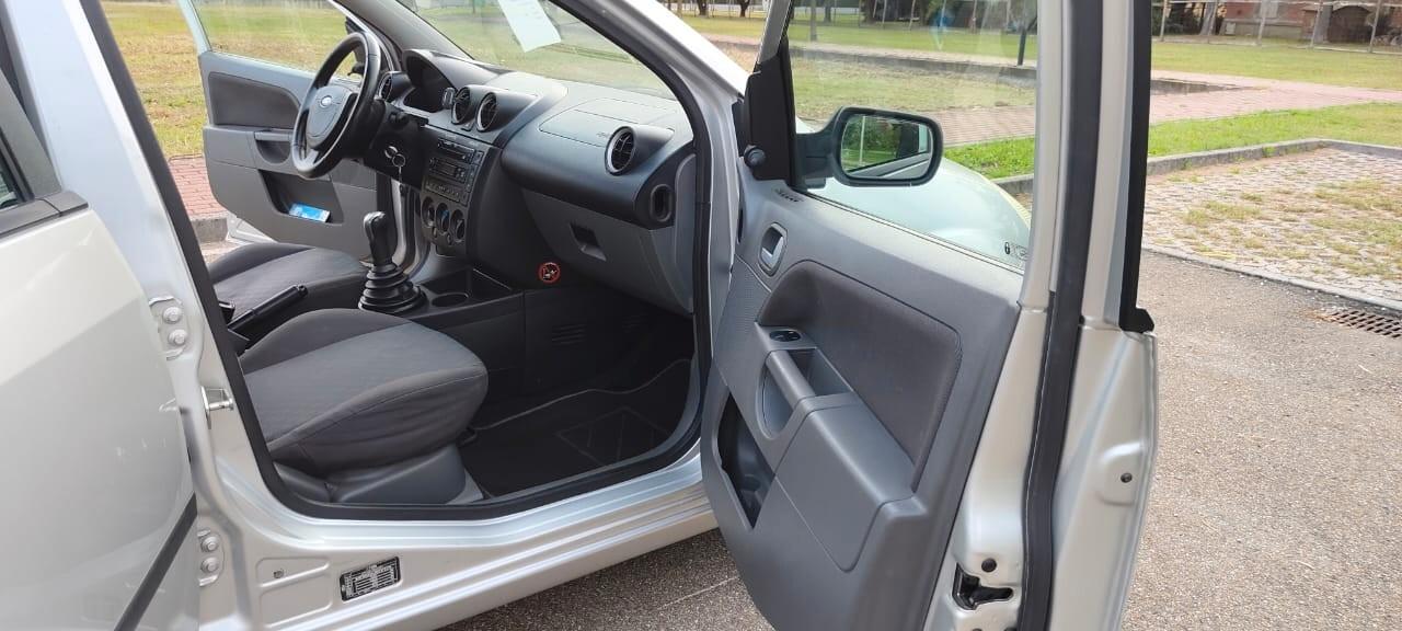Ford Fiesta 1.4 16V 5p. Ghia