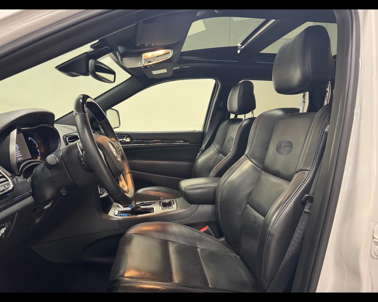 JEEP GRAND CHEROKEE 3.0 AUTO OVERLAND