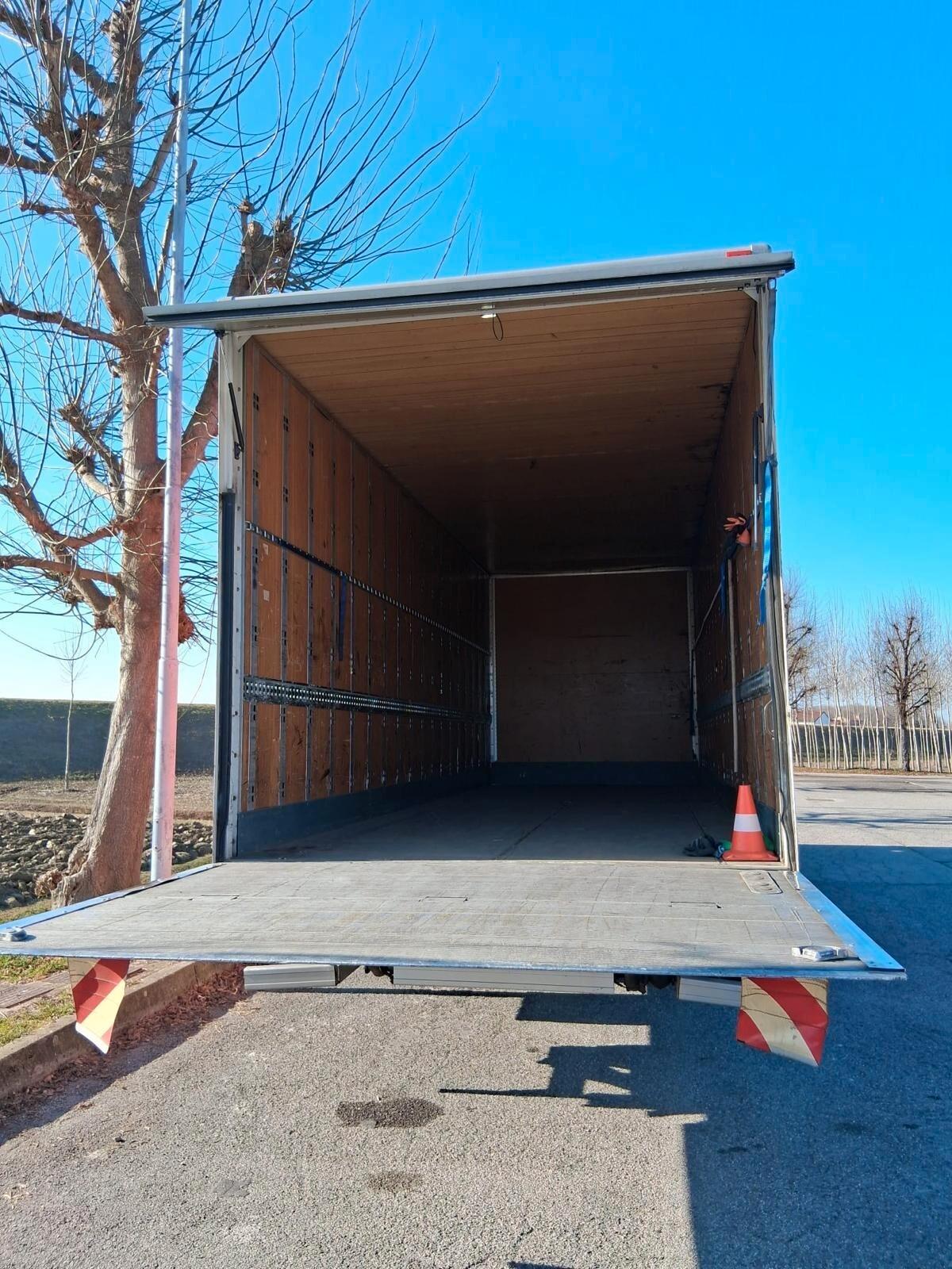 Eurocargo 120-25 con sponda idraulica