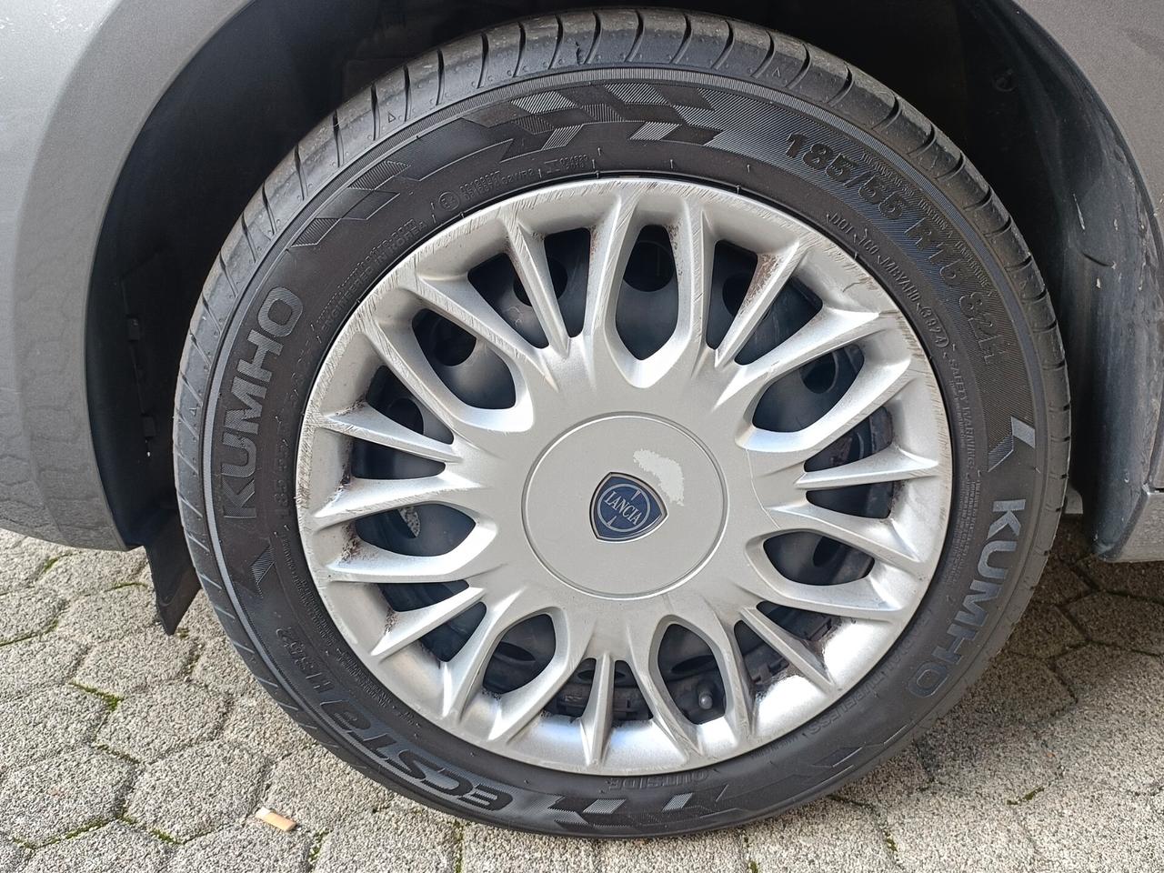 Lancia Ypsilon 1.2 69 CV 5 porte Silver