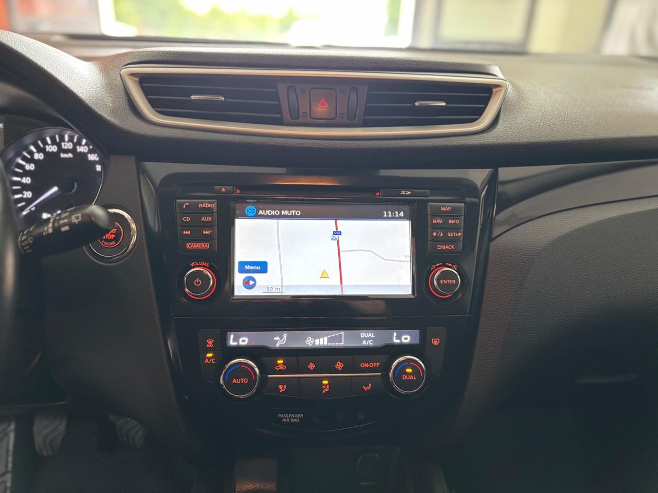 Nissan Qashqai 1.6 dCi 2WD Tekna tetto panoramico permute finanziamenti