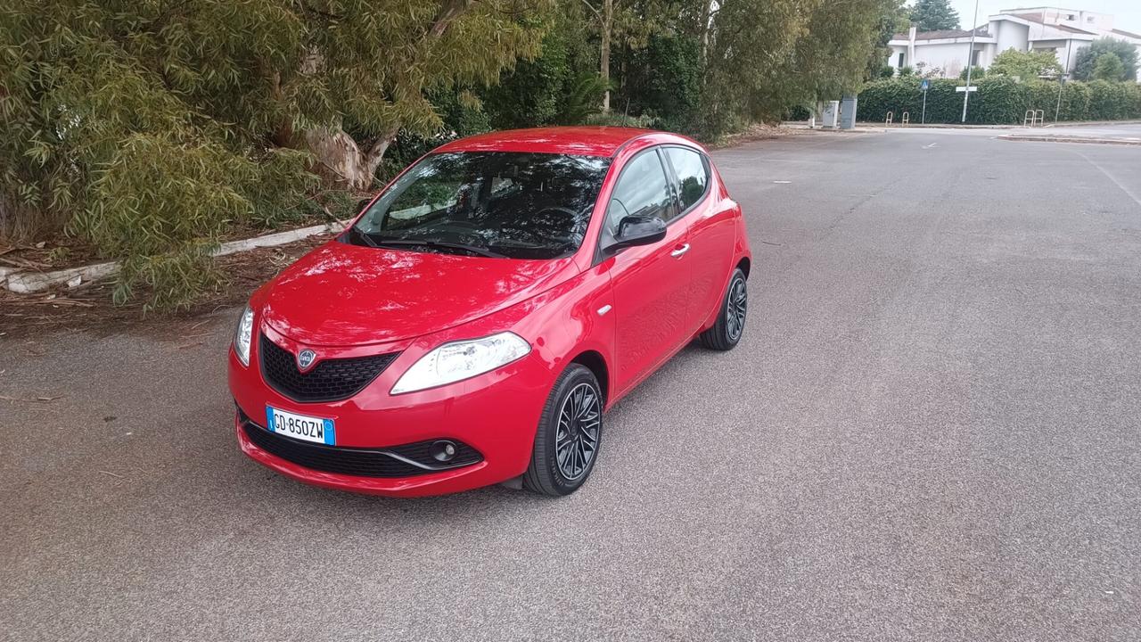 Lancia Ypsilon 1.0 FireFly 5 porte S&S Hybrid Ecochic Gold