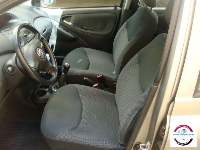 TOYOTA - Yaris - 1.3 5p. Sol