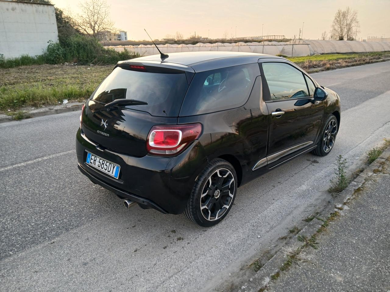Ds DS3 3 1.2 VTi 82 Just Black full optional
