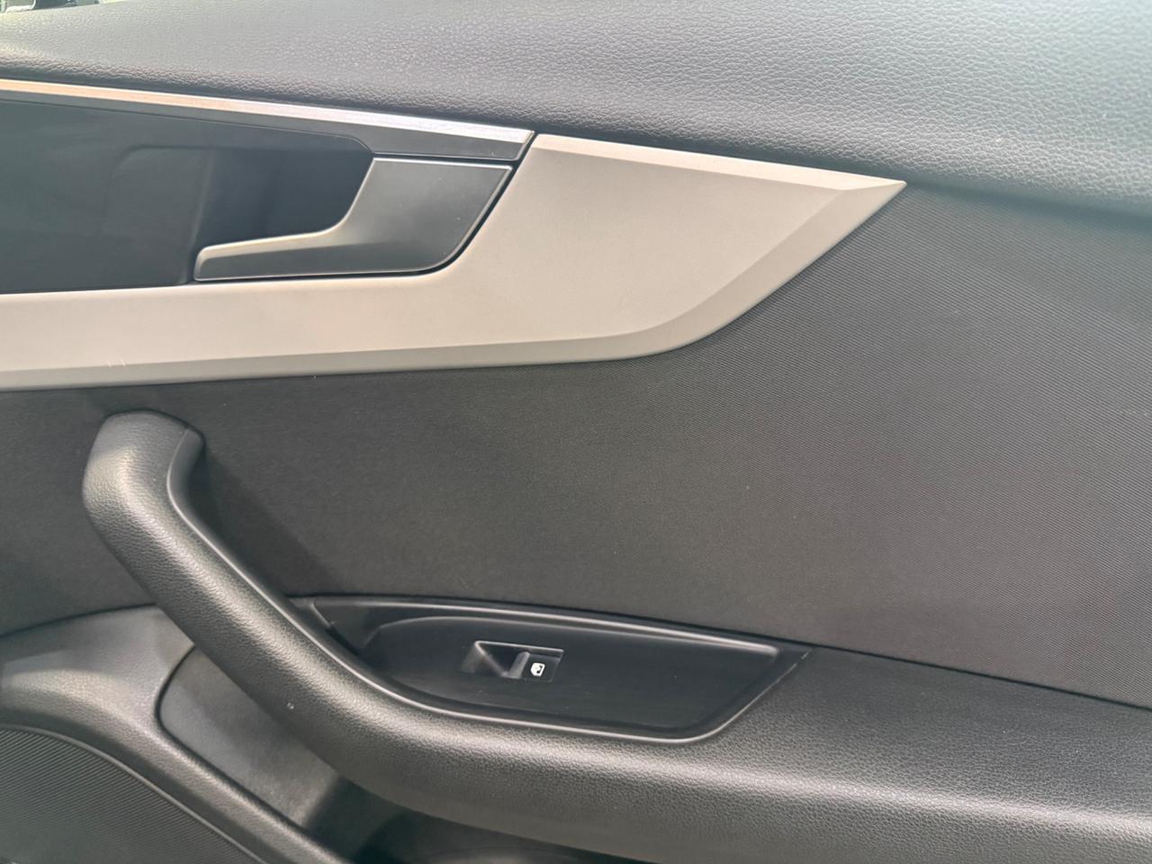 Audi A4 Avant 30 TDI S tronic Sport