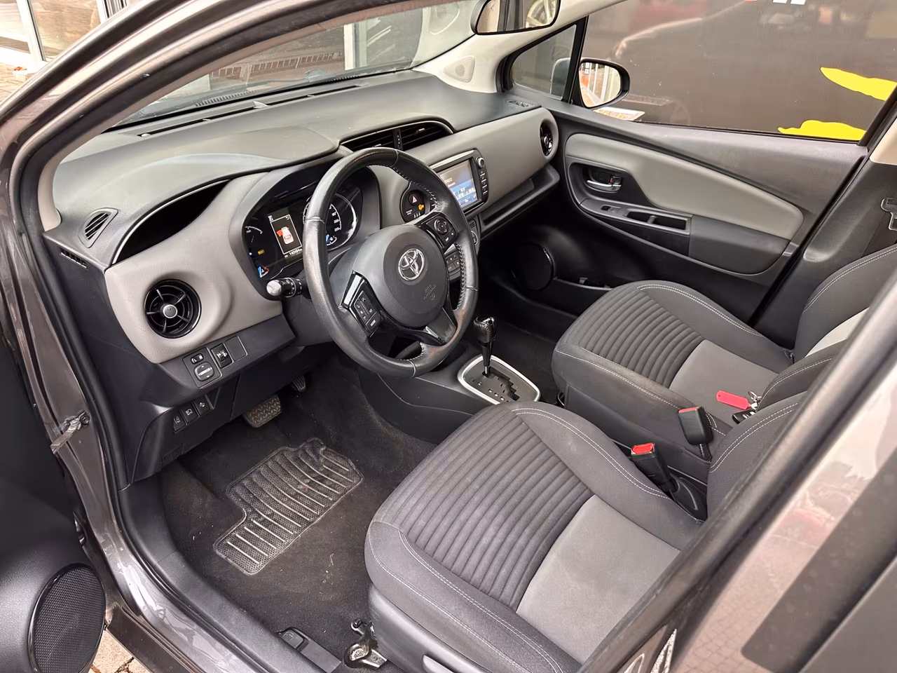 Toyota Yaris 1.5 Hybrid 5 porte Cool