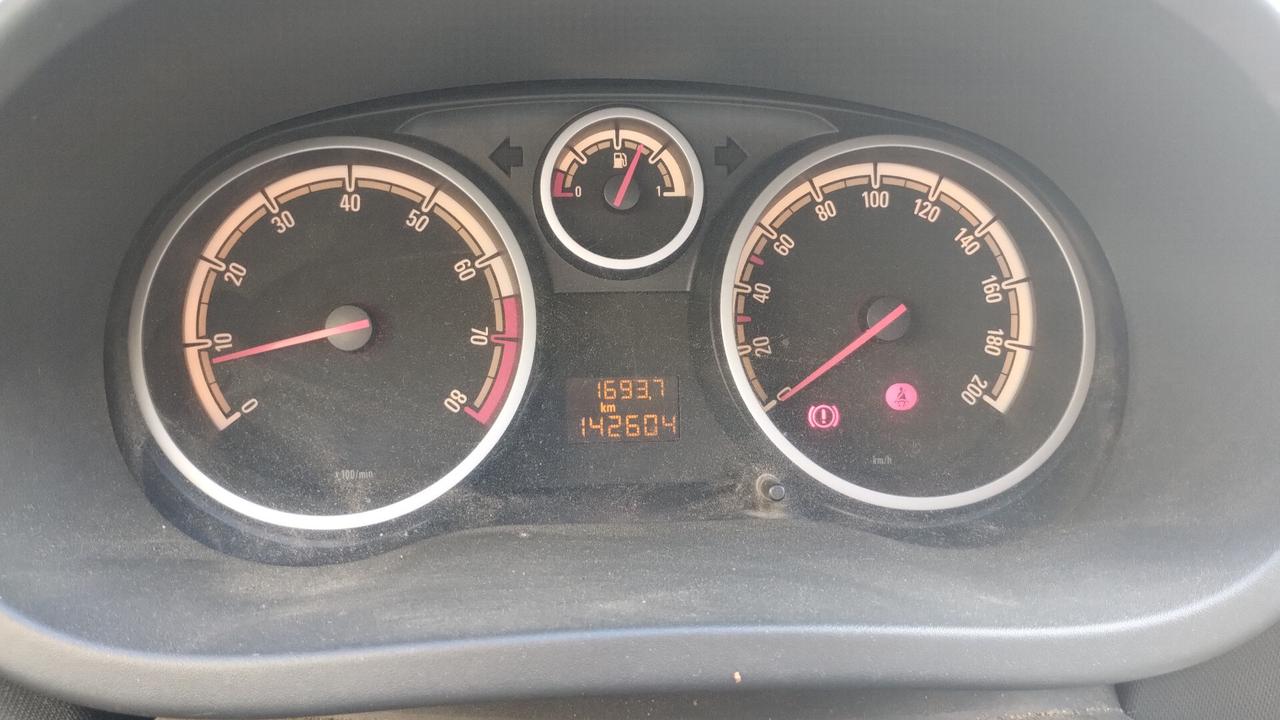 Opel Corsa 1.2 5 porte Club NEOPATENTATI