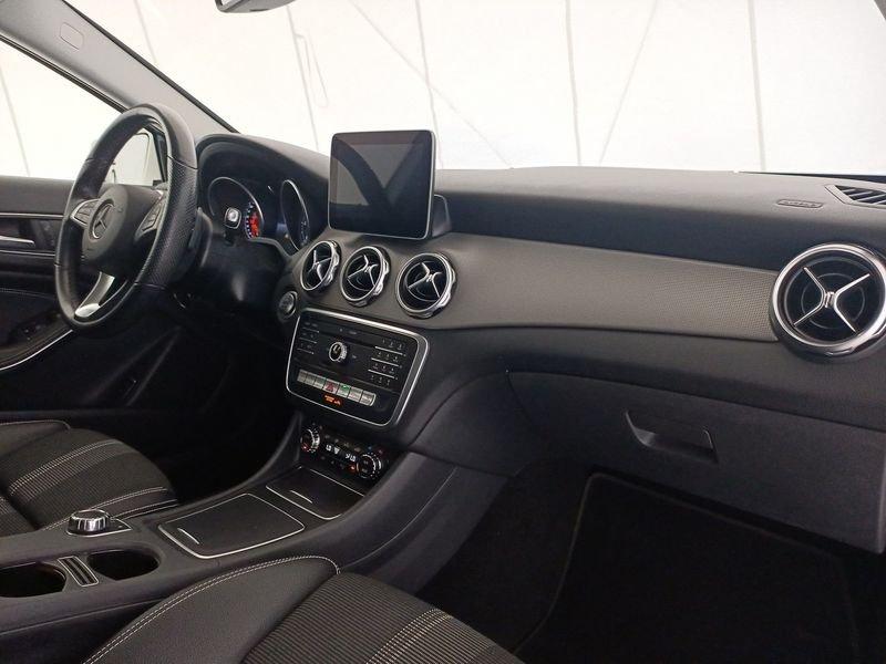 Mercedes-Benz GLA GLA-X156 2017 220 d Sport 4matic 170cv auto