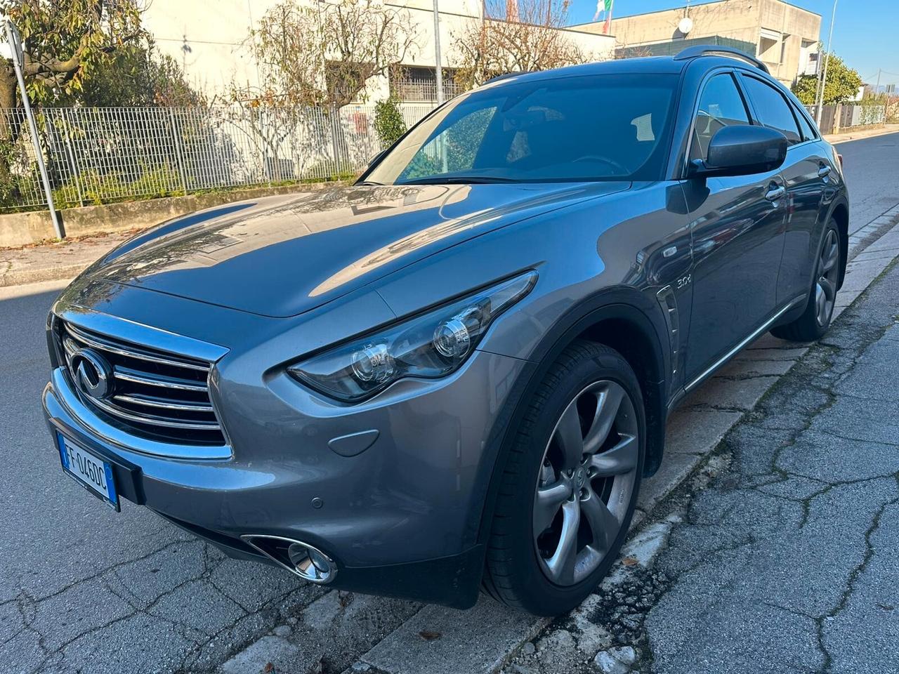 Infiniti QX70 3.0 diesel V6 AT S Premium