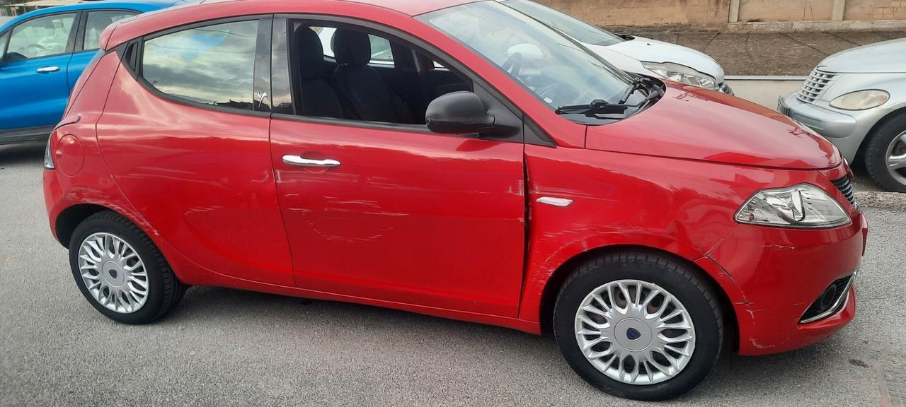 Lancia Ypsilon 1.2 69cv benzina anno 2015