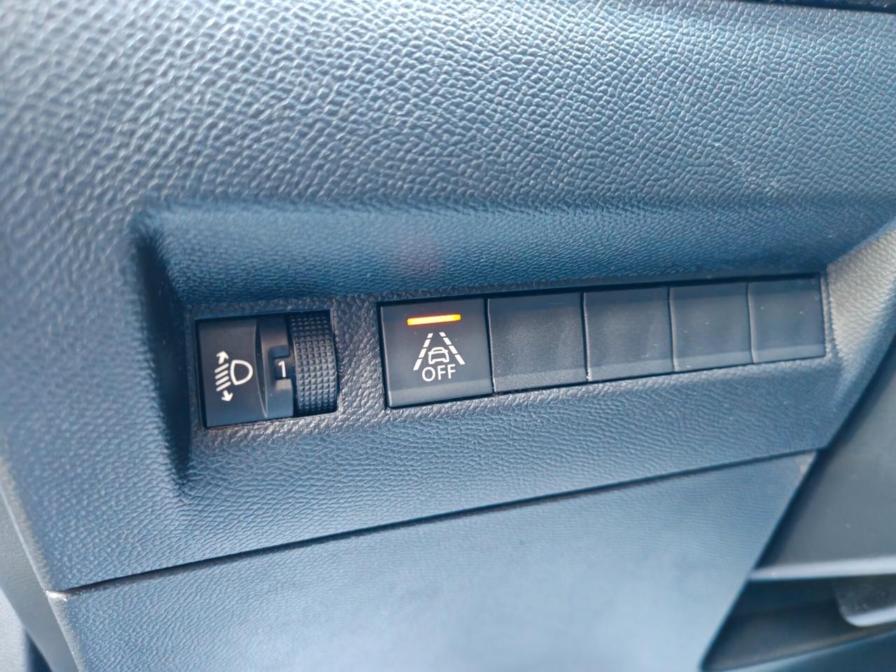 Peugeot 2008 1,5 diesel 12/2021 Cv110