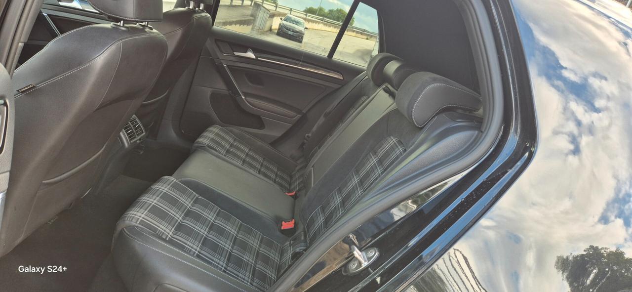 Volkswagen Golf GTD 2.0 TDI DSG 184CV