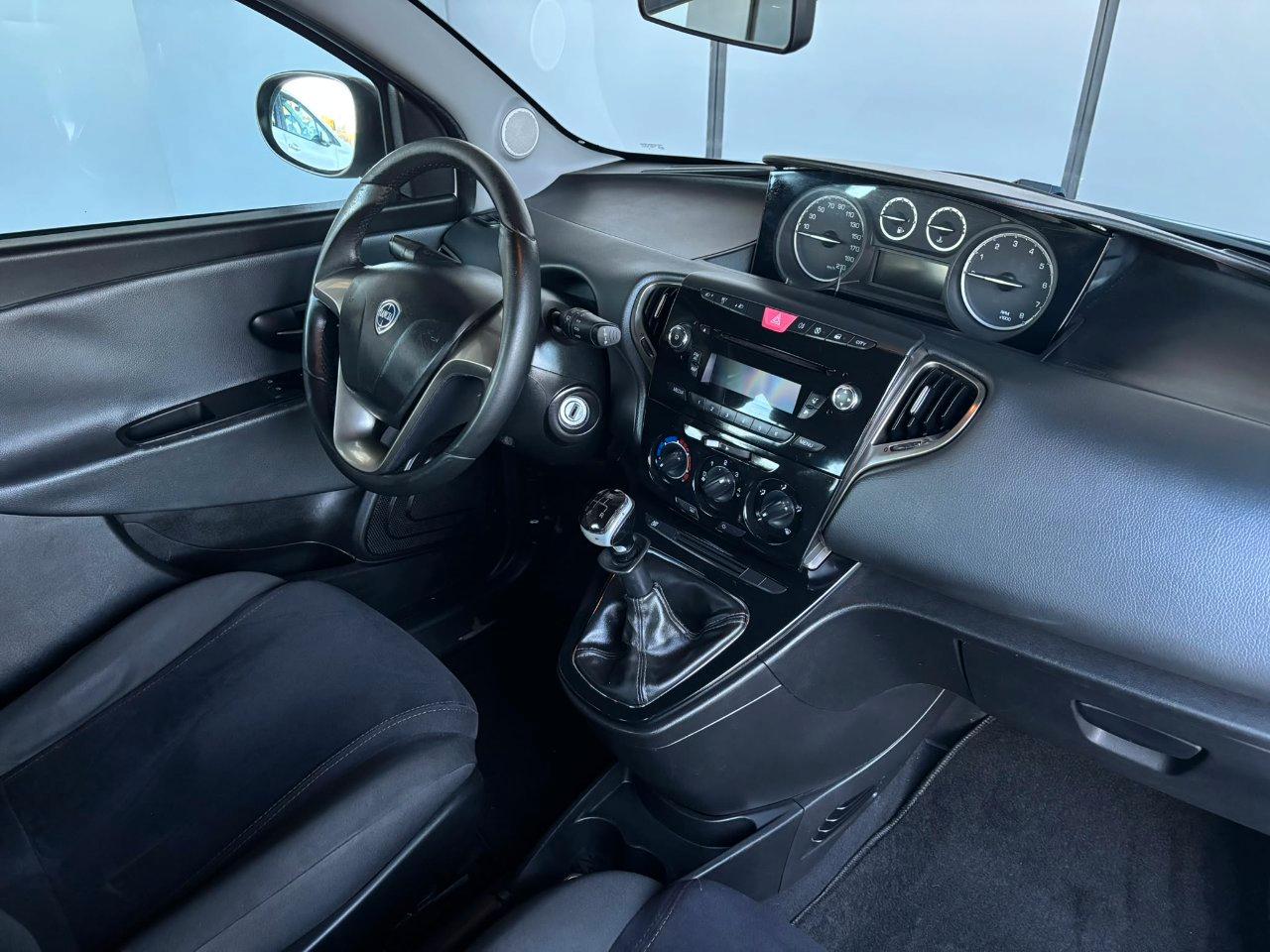 Lancia Ypsilon 5 Porte Ypsilon 1.2 8v Silver s&s 69cv E6