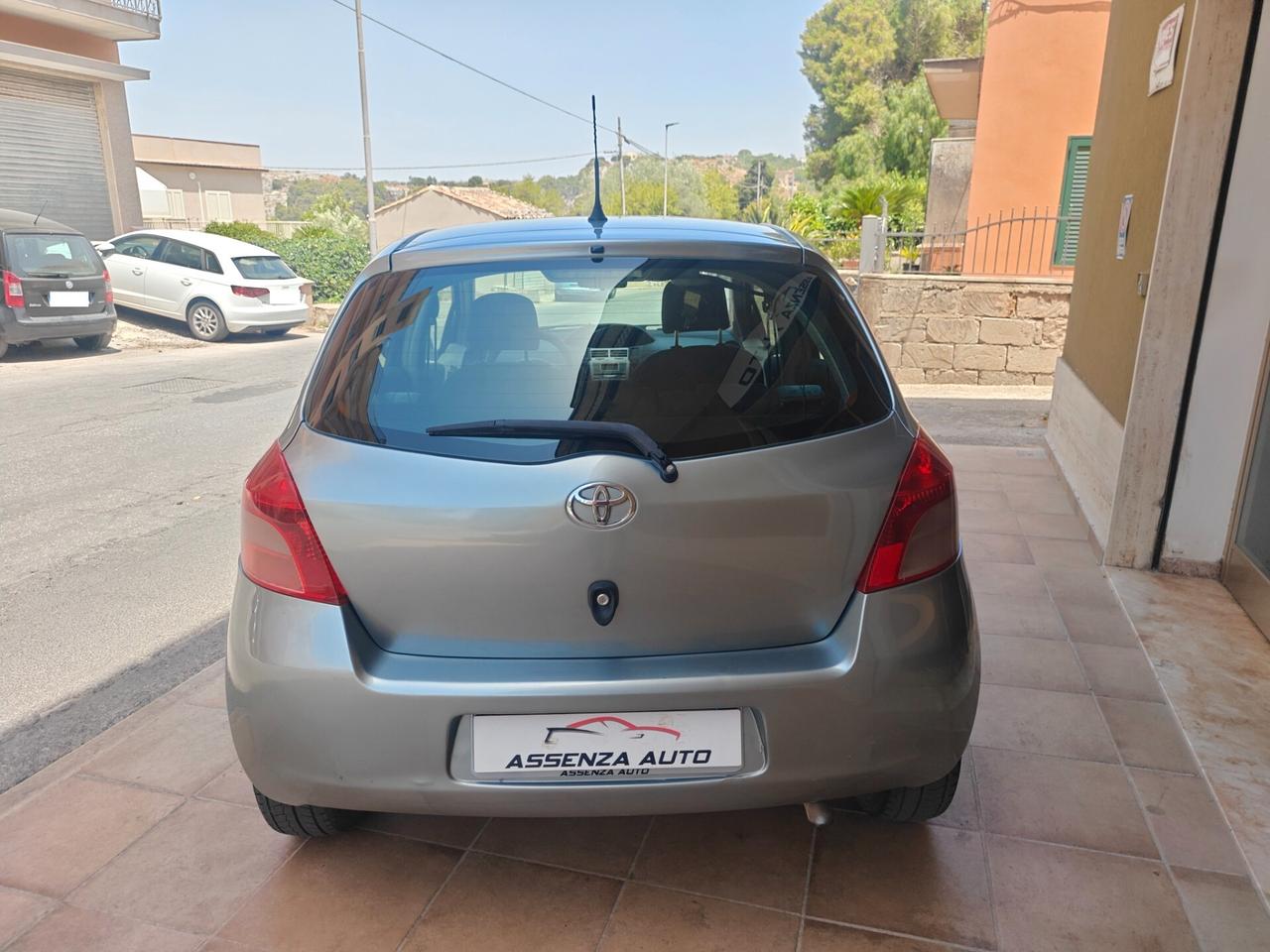 Toyota Yaris 1.0 Sol Ok neop