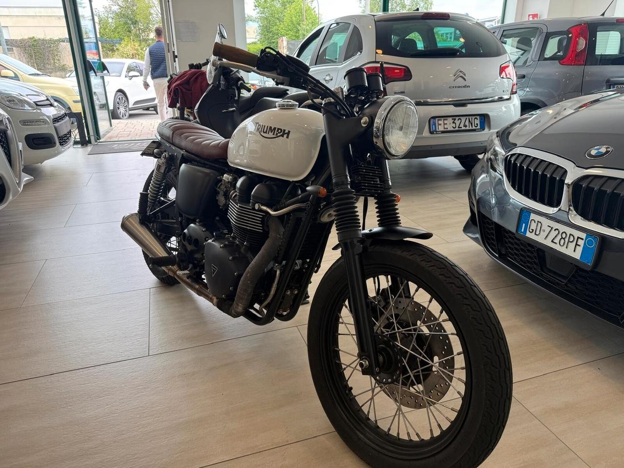 Triumph Bonneville 800 cafe racer carburatore
