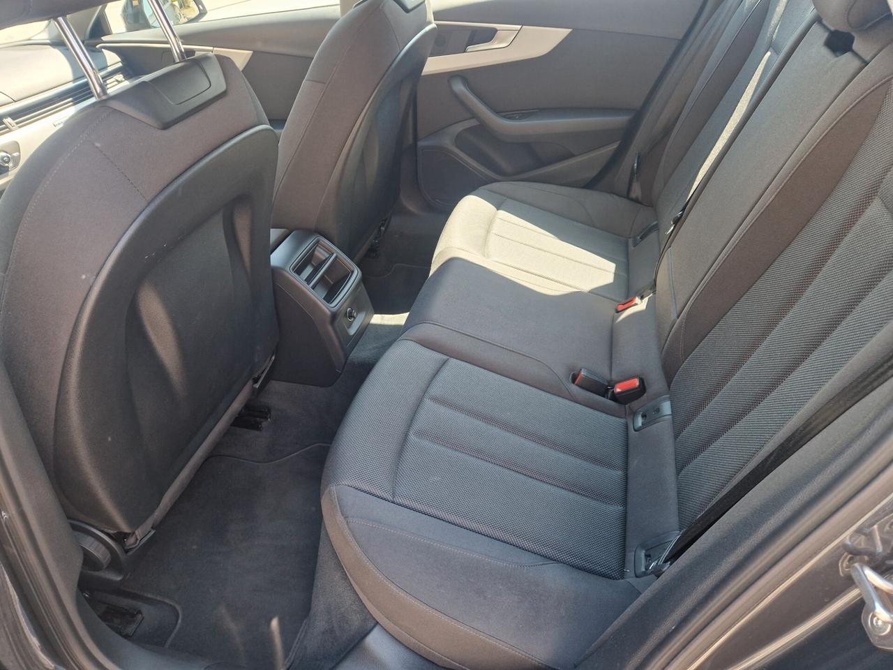 Audi A4 Avant 40 TDI quattro S tronic Business