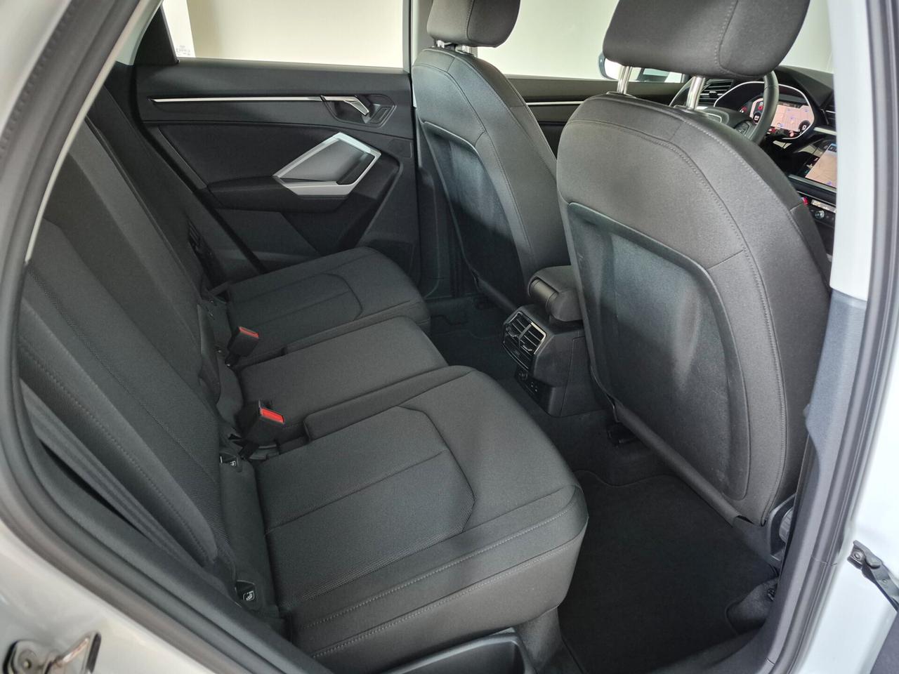 Audi Q3 SPB 2.0 TDI QUATTRO S-TRONIC LED NAVI MMI PLUS APPLE CAR PLAY/ANDROID AUTO RETROCAMERA ACC C.18 LANE ASSIST