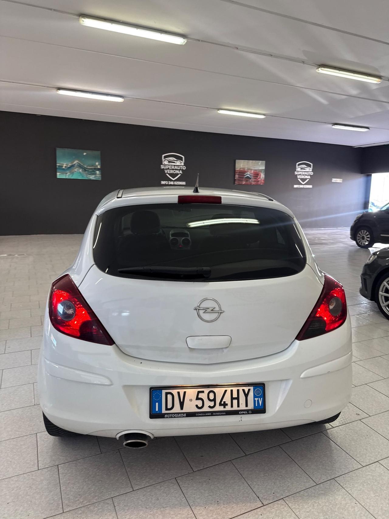 Opel Corsa 1.2 3 porte Sport