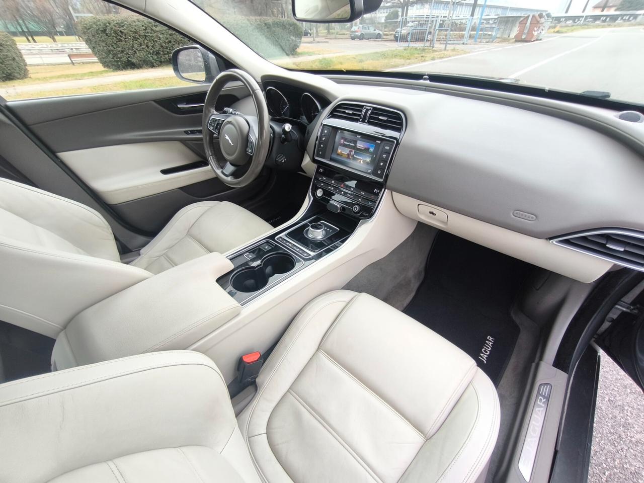 JAGUAR XE 2,0 180CV- AUTOMATICA-EURO 6- MOTORE NUOVO