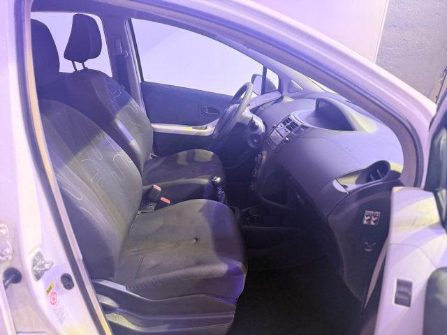 TOYOTA Yaris 1.0 5 porte Now