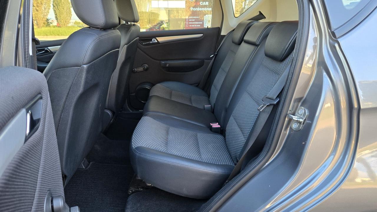 Mercedes-benz A 170 150 BlueEFFICIENCY Coupé Avantgarde