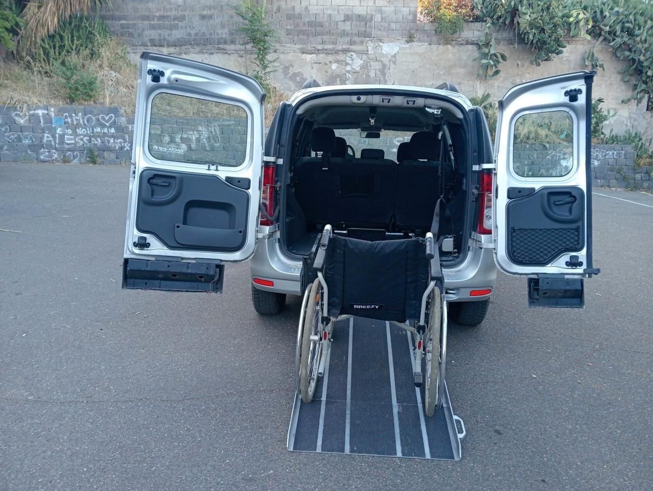 Dacia Logan pianale ribassato trasporto disabili