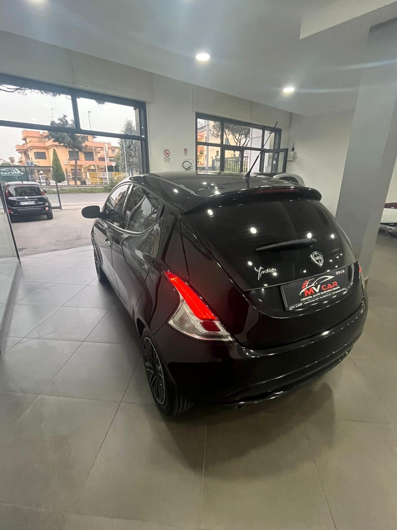 Lancia Ypsilon 1.2 69 CV 5 porte GPL Ecochic Black and Noir