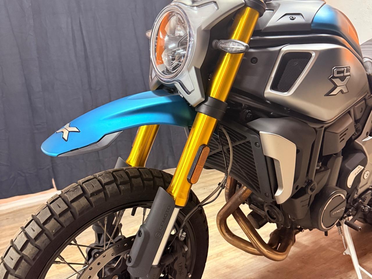MERAVIGLIOSA CF-MOTO CON SOLI 2332 KM UNICO PROPRIETARIO