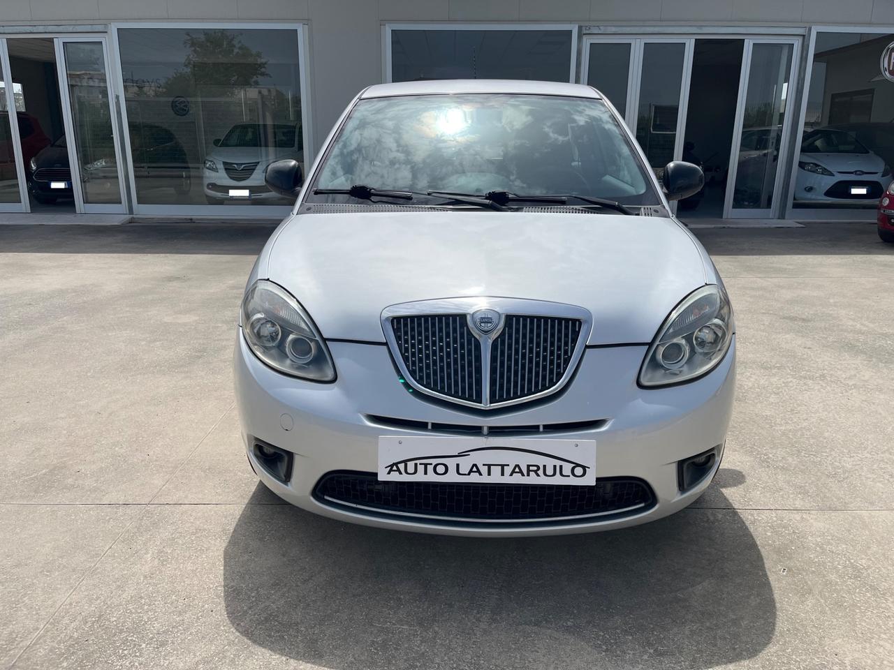 Lancia Ypsilon 1.2 69 CV Unyca