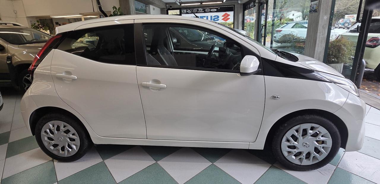 Toyota Aygo Connect 1.0 VVT-i 72 CV 5 porte x-clusiv