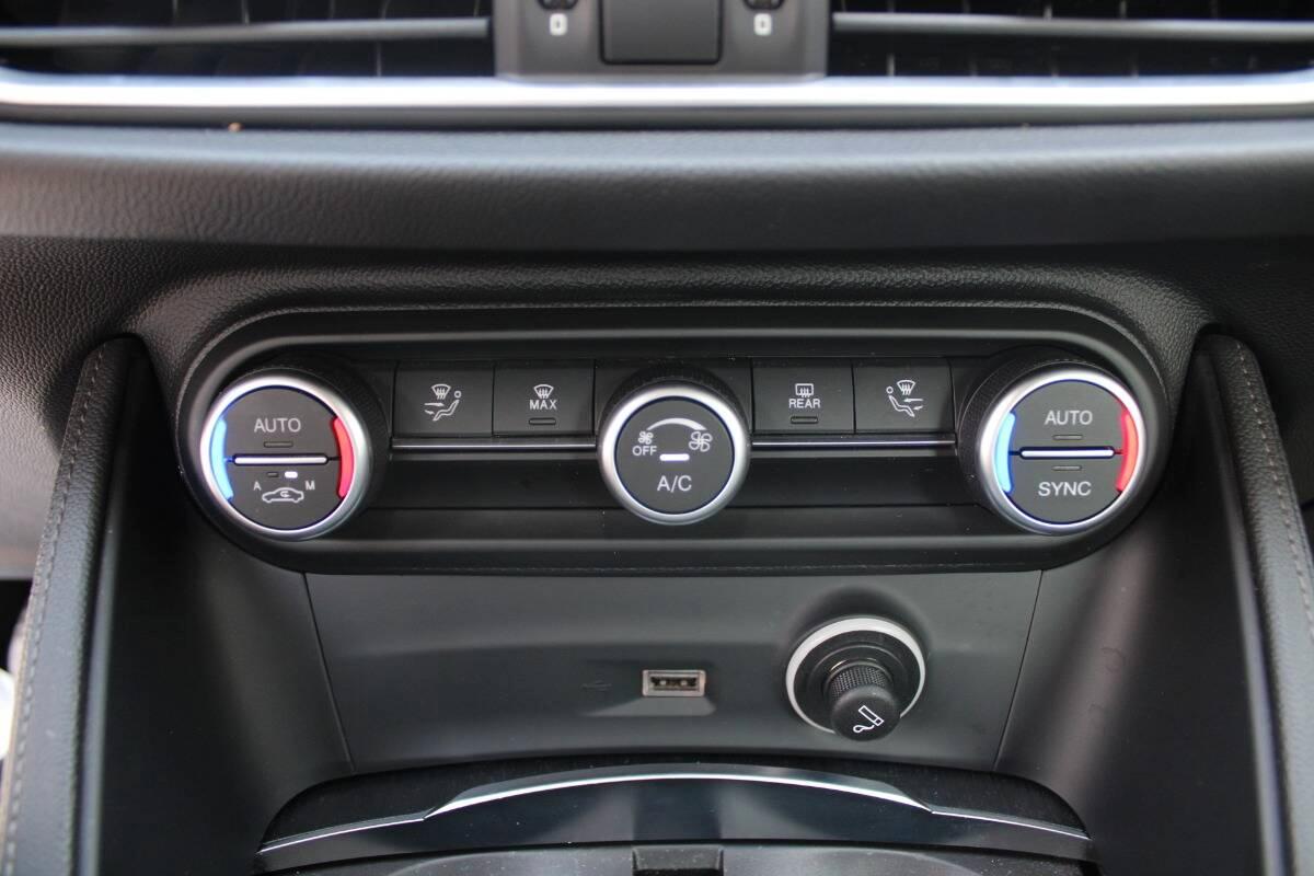 Alfa Romeo Stelvio 2.2 t Business rwd 160cv auto CON NAVI E CARPLAY