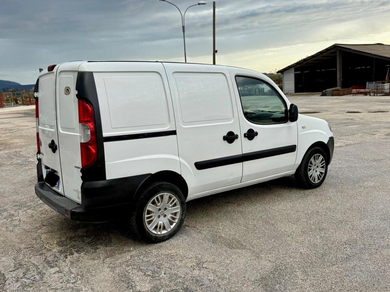 Furgone Fiat Doblò cargo 1.3 MJT neopatentati