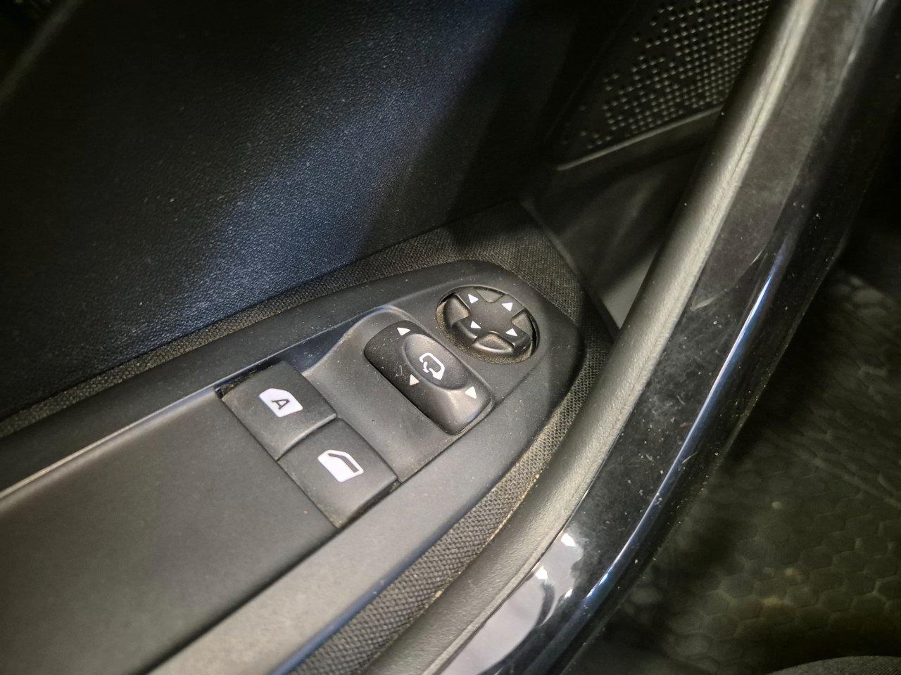Peugeot 208 5p 1.2 puretech Active gpl 82cv - UNIPROPRIETARIO - NEOPATENTATI - Sens. park. - Cruise/Lim