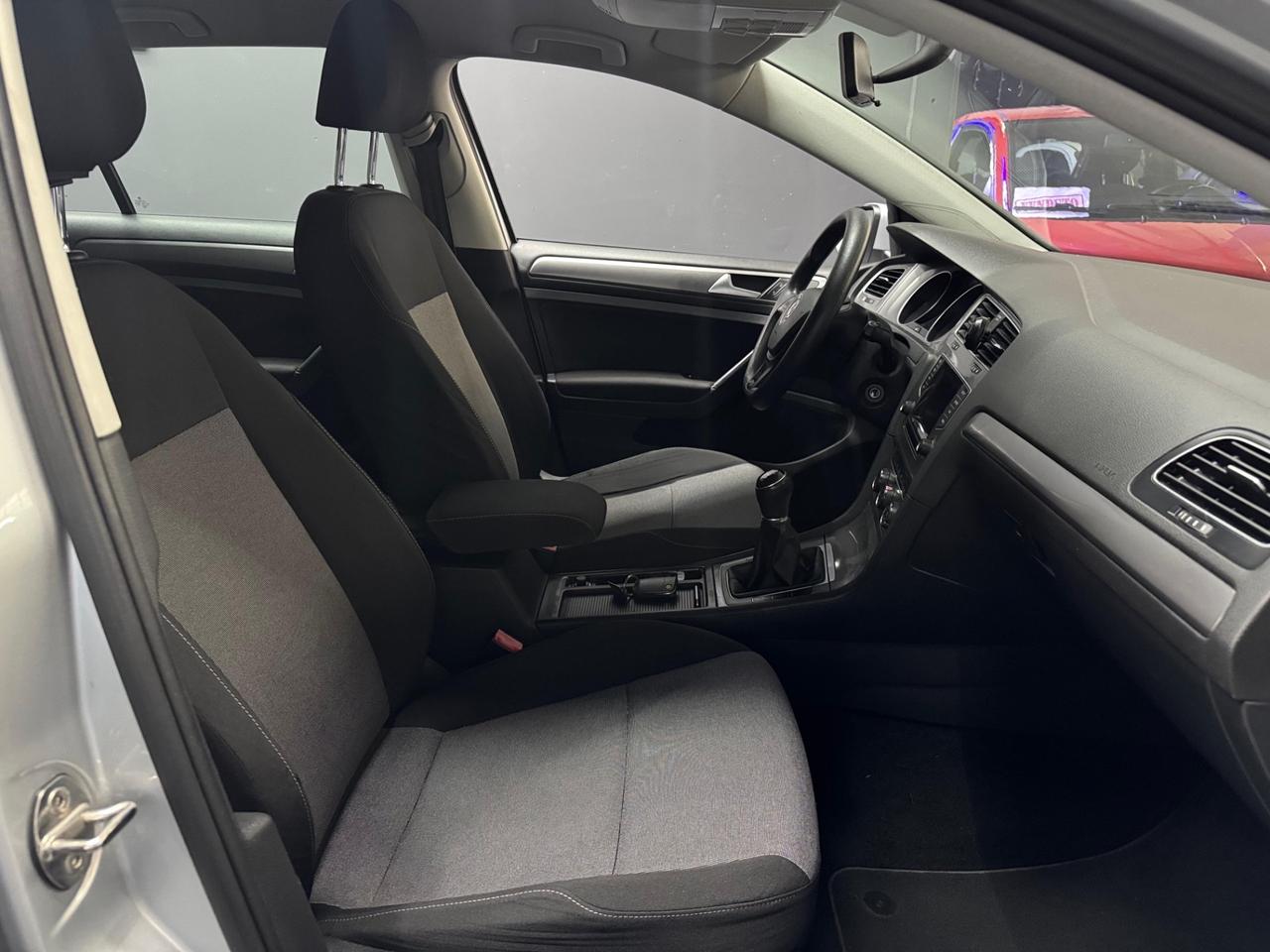 Vendesi Volkswagen Golf 1.2 TSI 85 CV – 2015