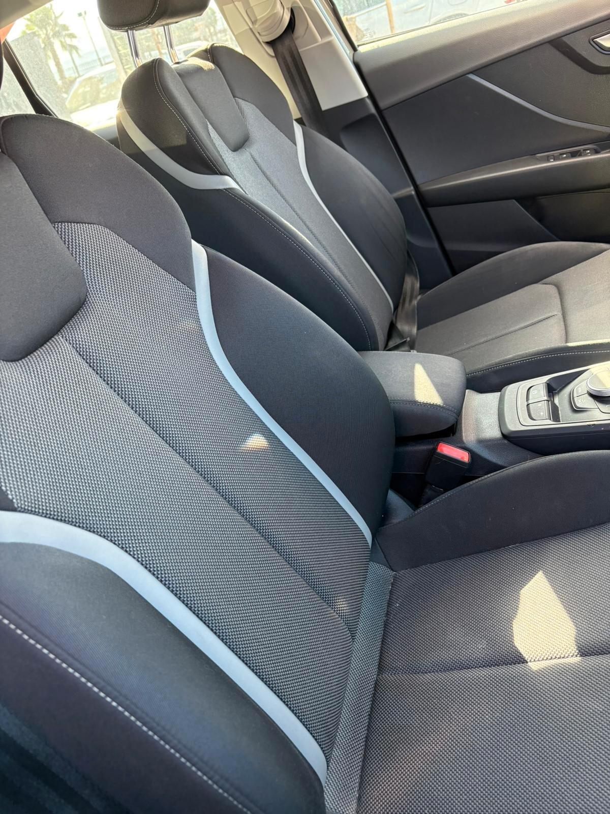 Audi Q2 35 TDI S tronic Identity Black