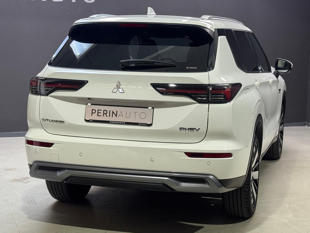 Mitsubishi Outlander 2.4 phev Intense con 8 Anni di Garanzia
