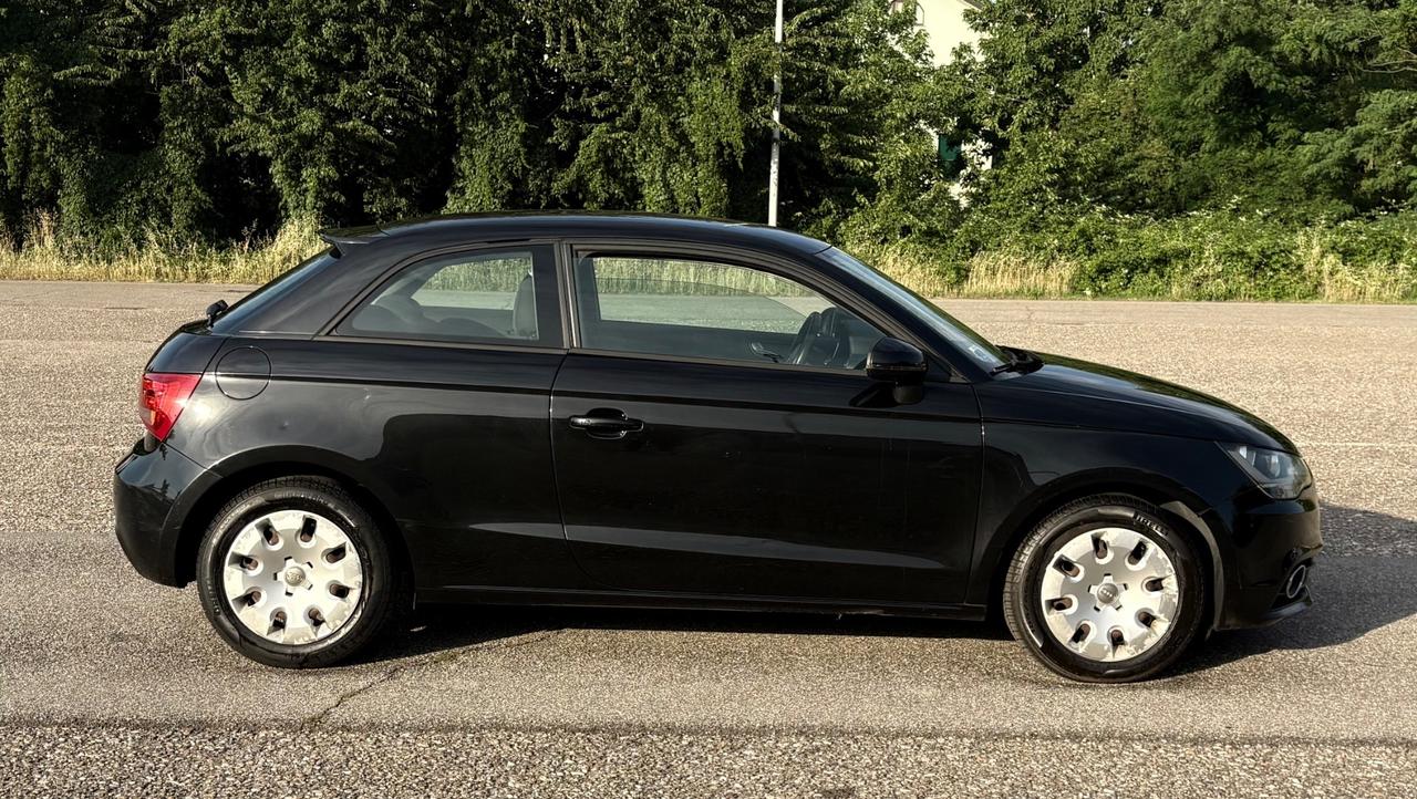 Audi A1 1.6 TDI 90cv ADMIRED SI NEO PATENTATI