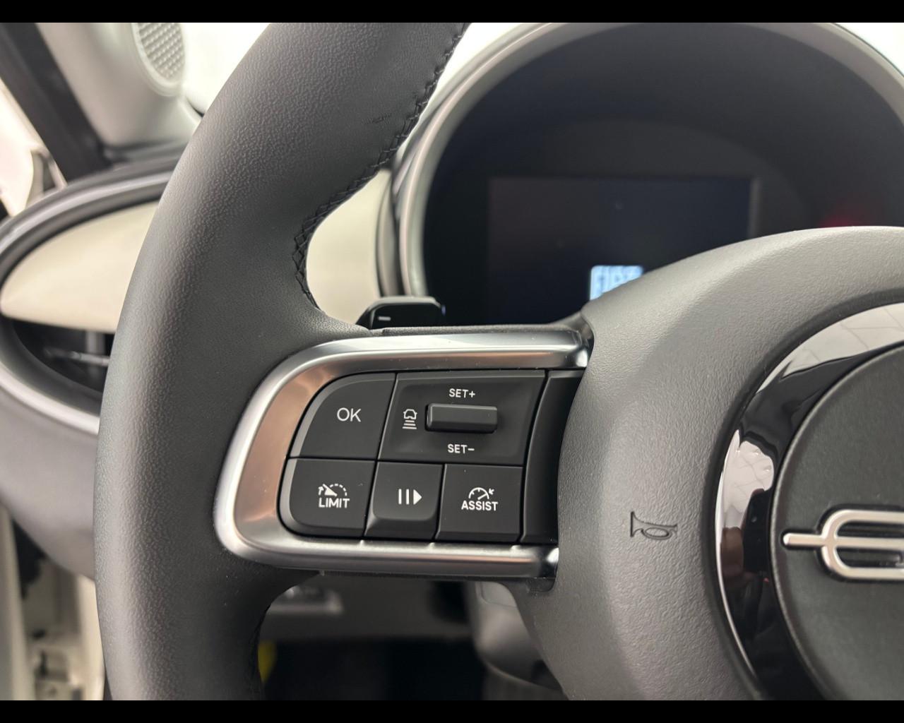 FIAT 600 1.2 hybrid La Prima 110cv auto