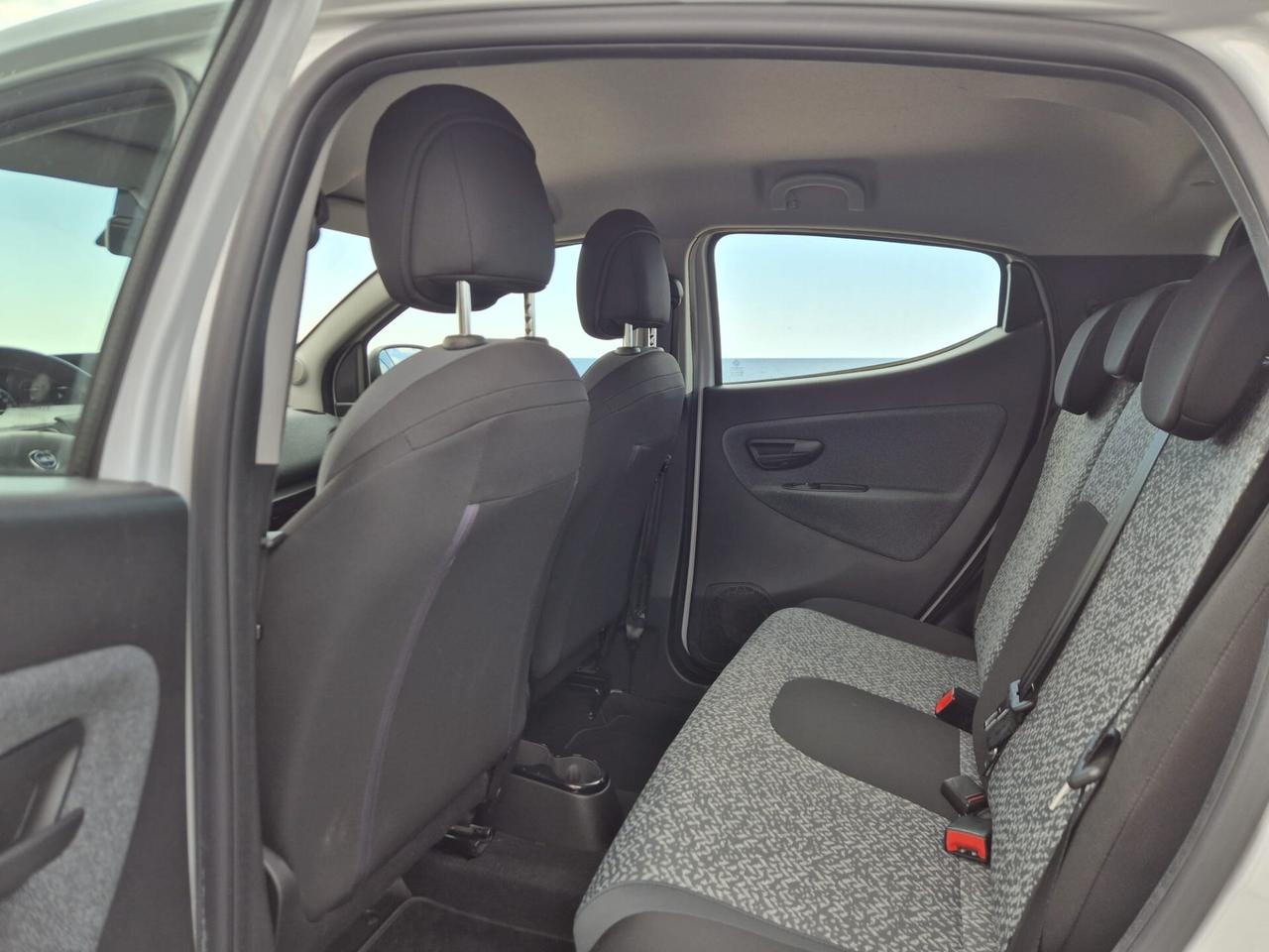 Lancia Ypsilon 1.0 FireFly 5 porte S&S Hybrid Ecochic Silver