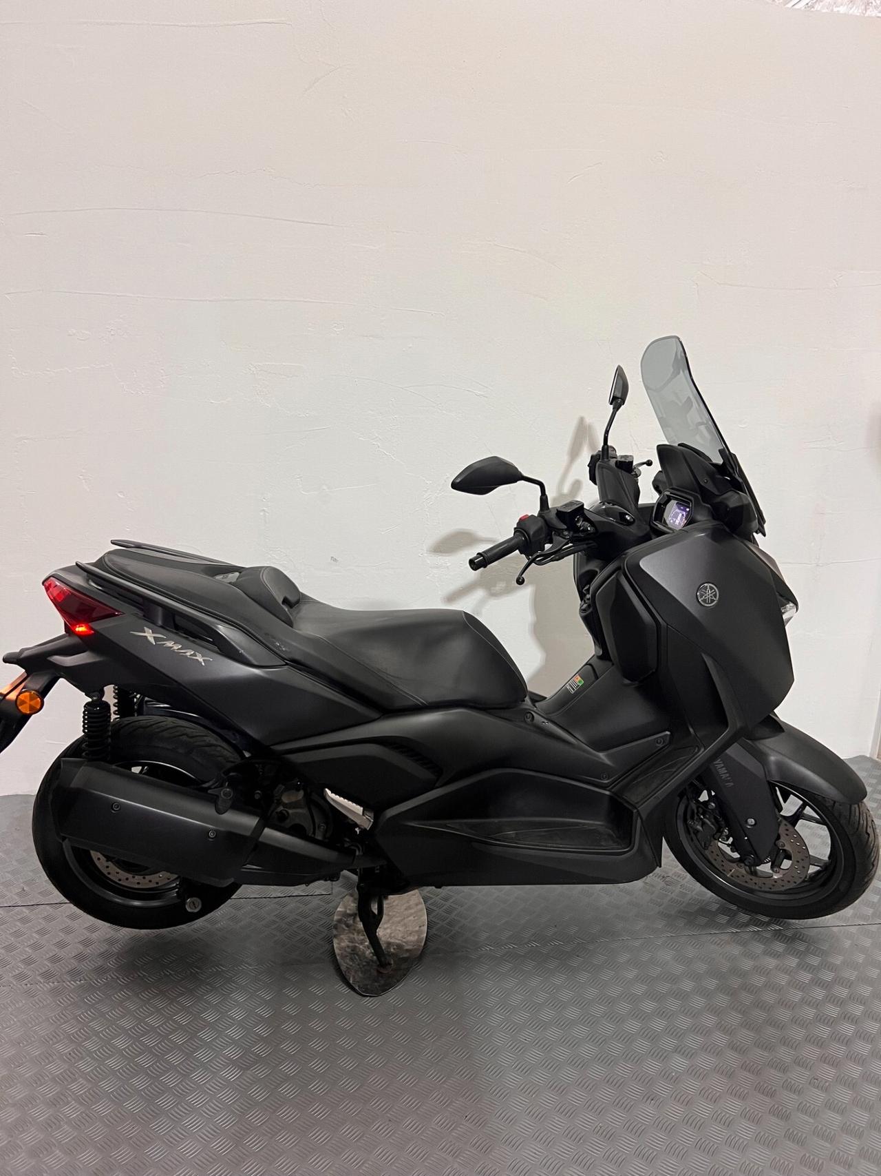 Yamaha X-Max 300