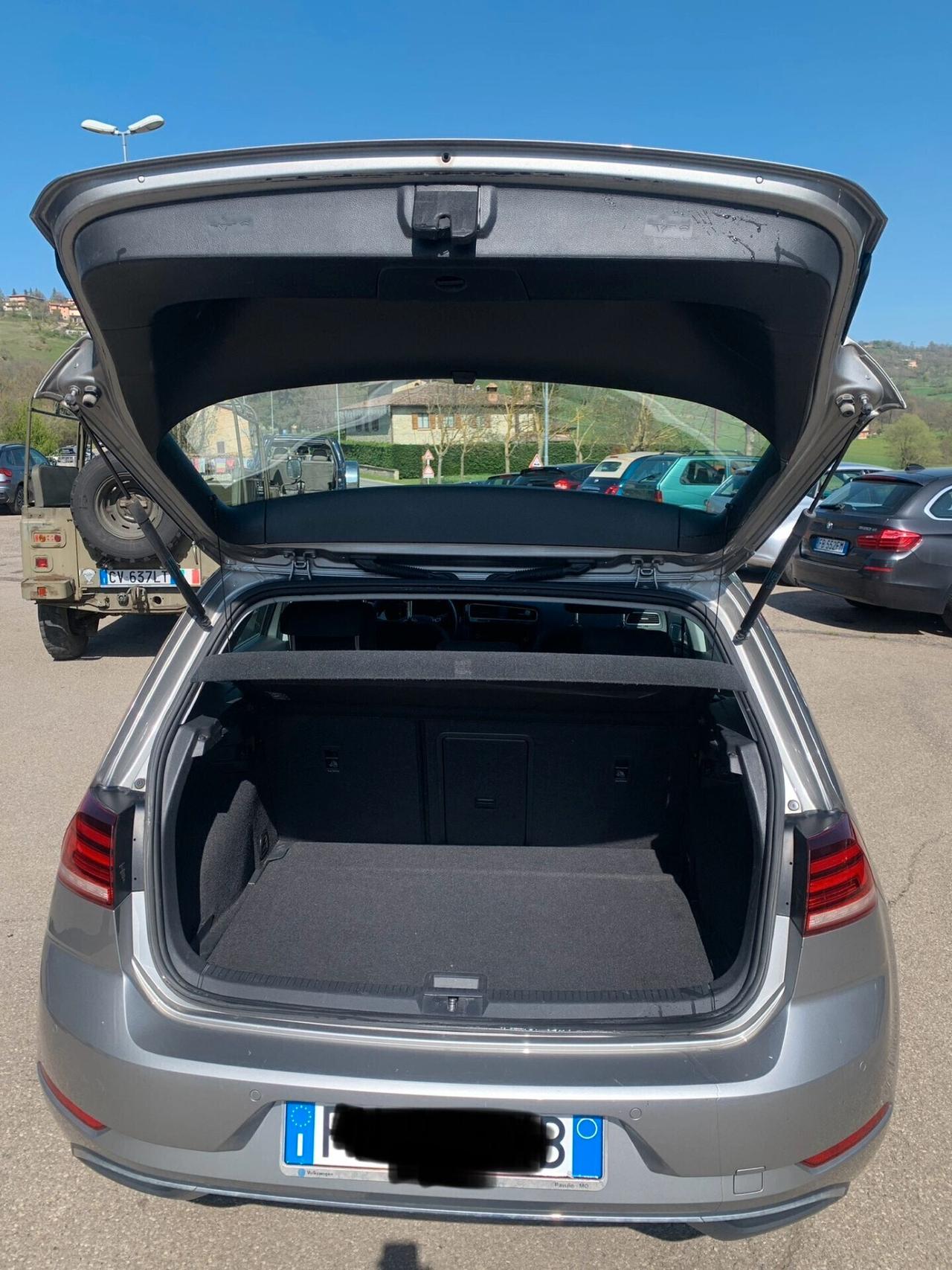 Volkswagen Golf neo patentati,full optional, tutto tagliandato, 195000 km, anno 2018, unico proprietario, euro 6