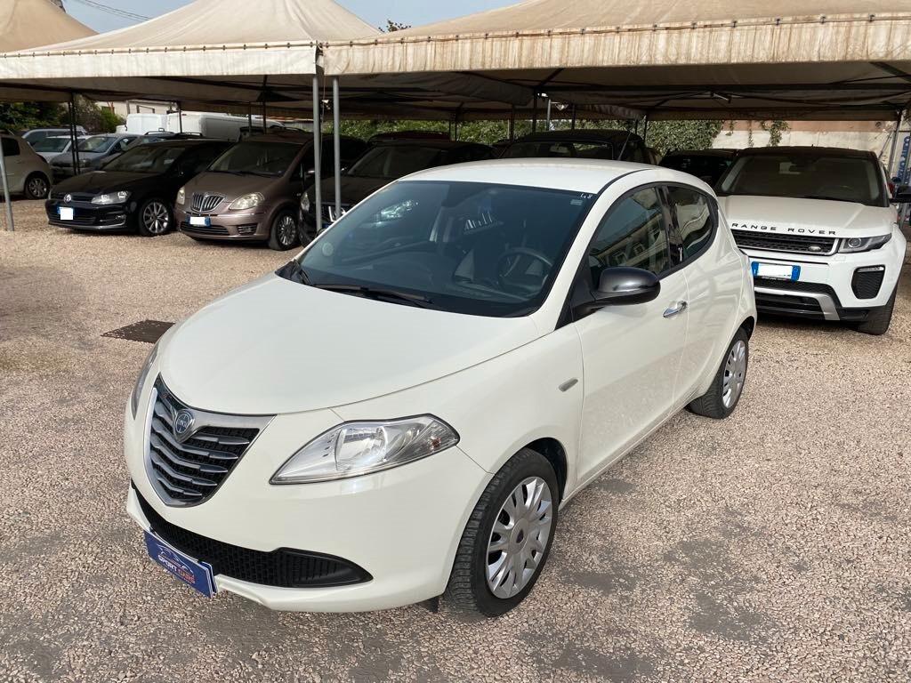 Lancia Ypsilon 1.2 69 CV 5 porte S&S Silver