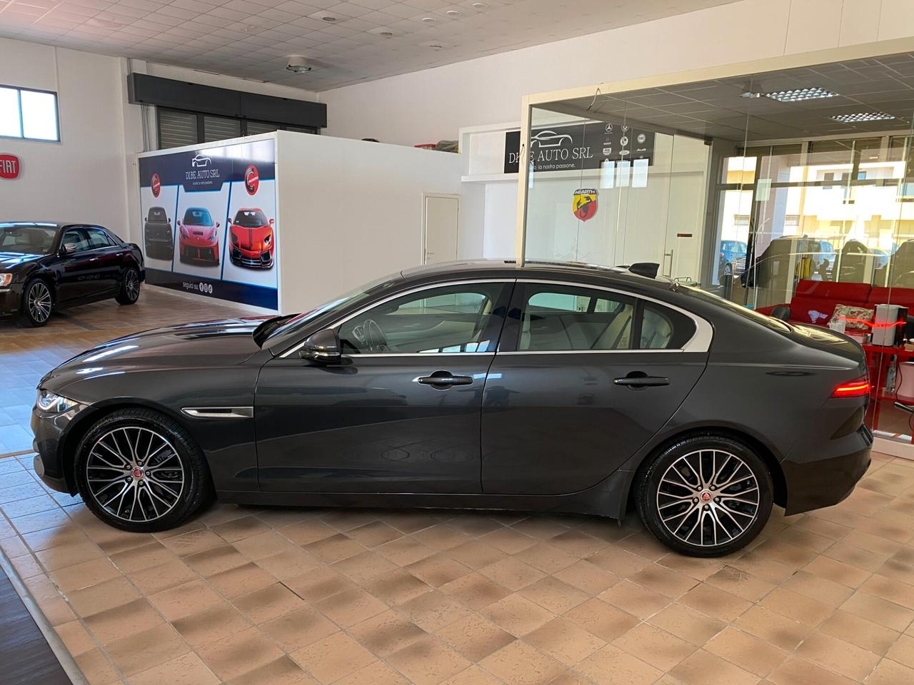 Jaguar XE 2.0 D 180 CV aut. R-Dynamic HSE