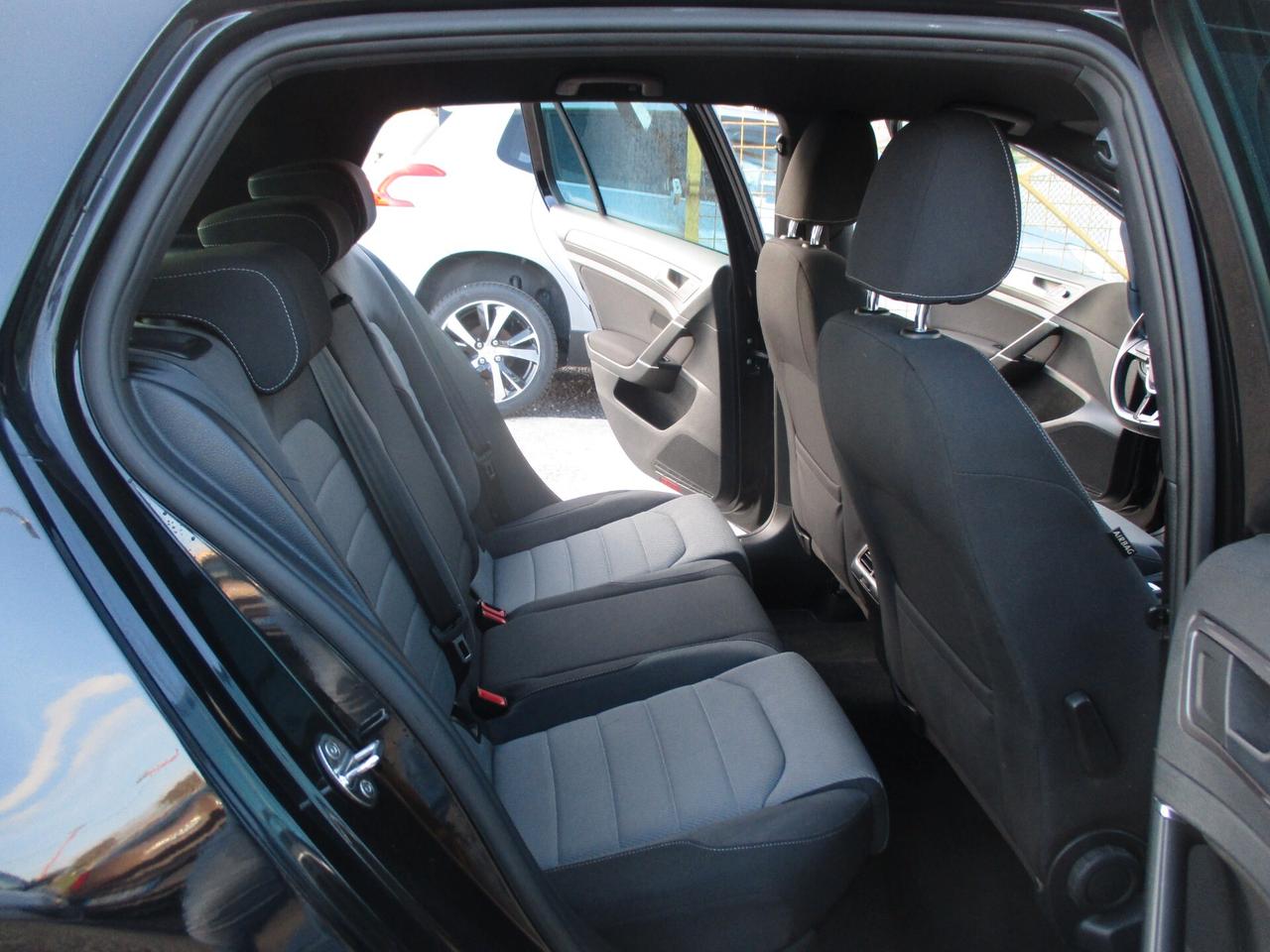 Volkswagen Golf 7.5 1.6 TDI R-LINE FULL OPTIONAL 2018