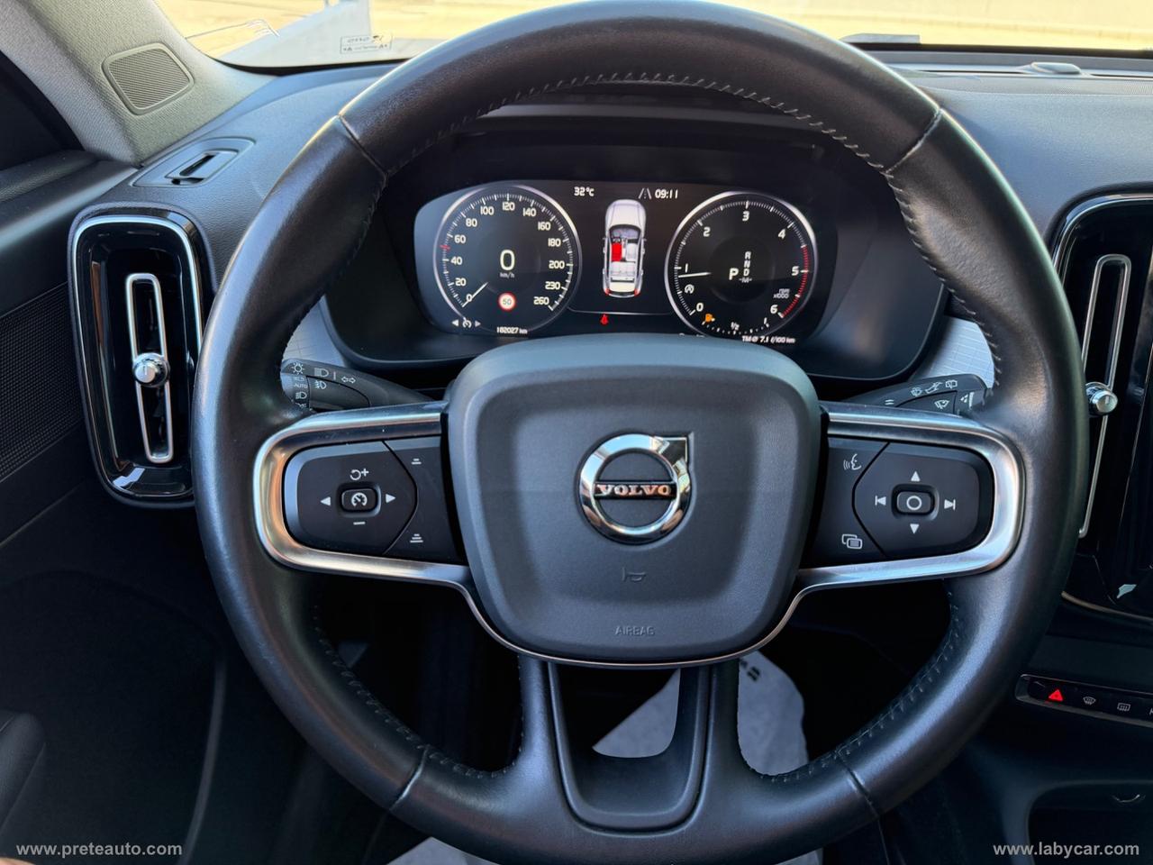 VOLVO XC40 D3 AWD Geartronic Momentum