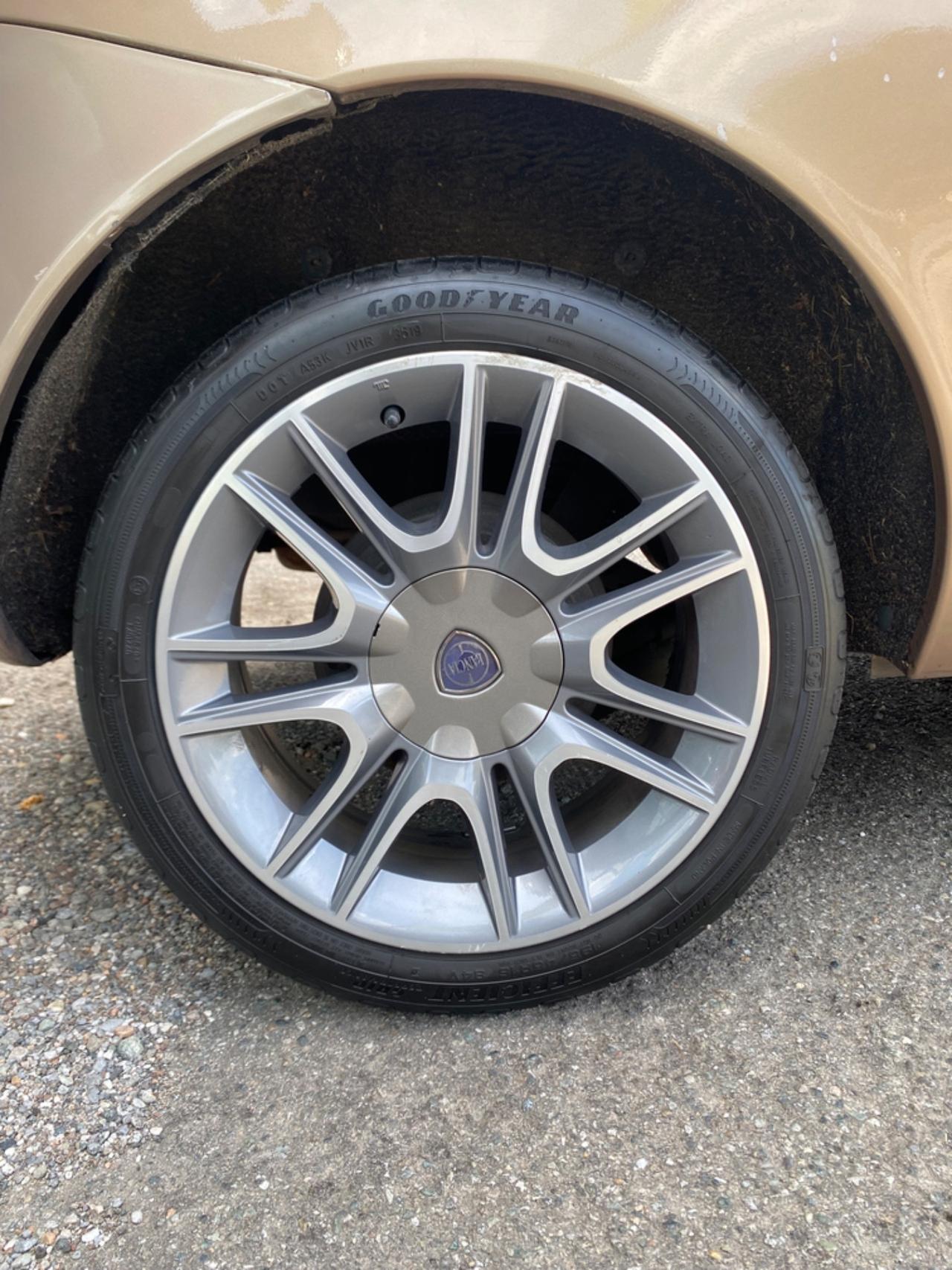 Lancia Ypsilon 1.4 16V Platino