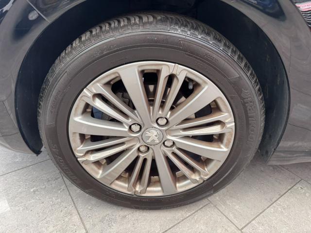 PEUGEOT 208 1° serie PureTech 82 5 porte Allure